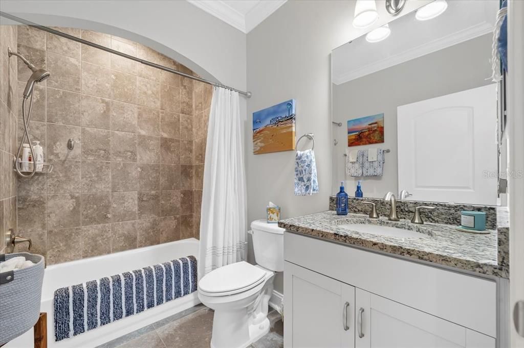 合同活跃: $429,900 (2 贝兹, 2 浴室, 1760 平方英尺)