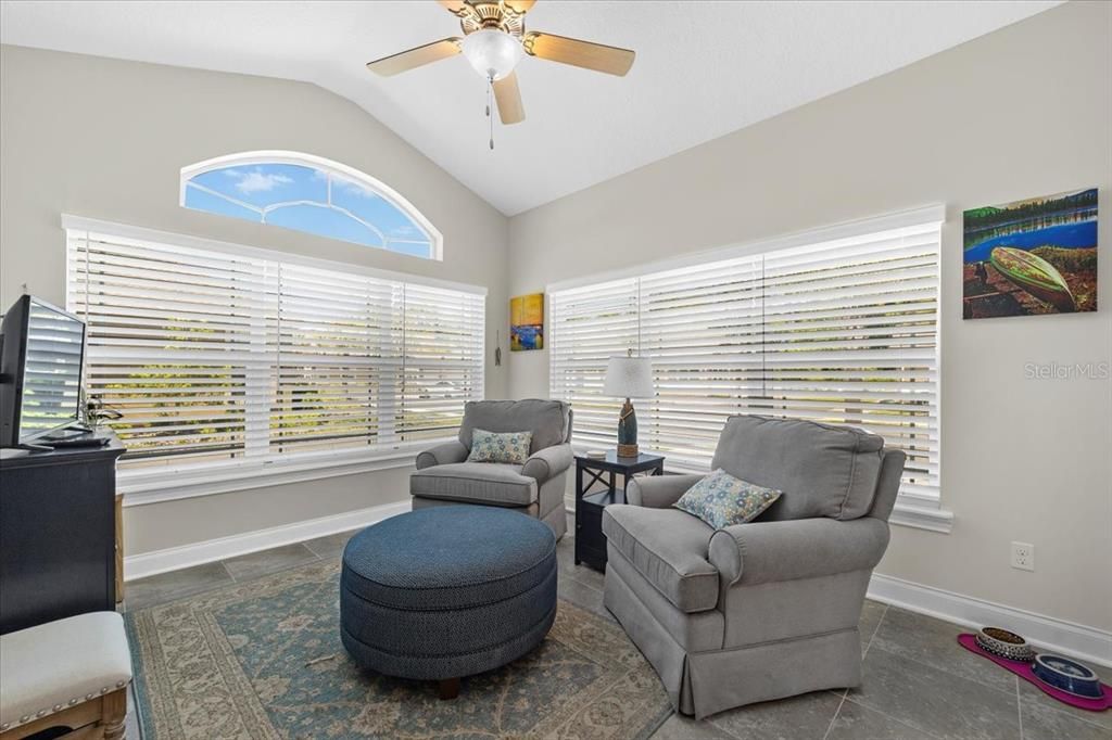 合同活跃: $429,900 (2 贝兹, 2 浴室, 1760 平方英尺)