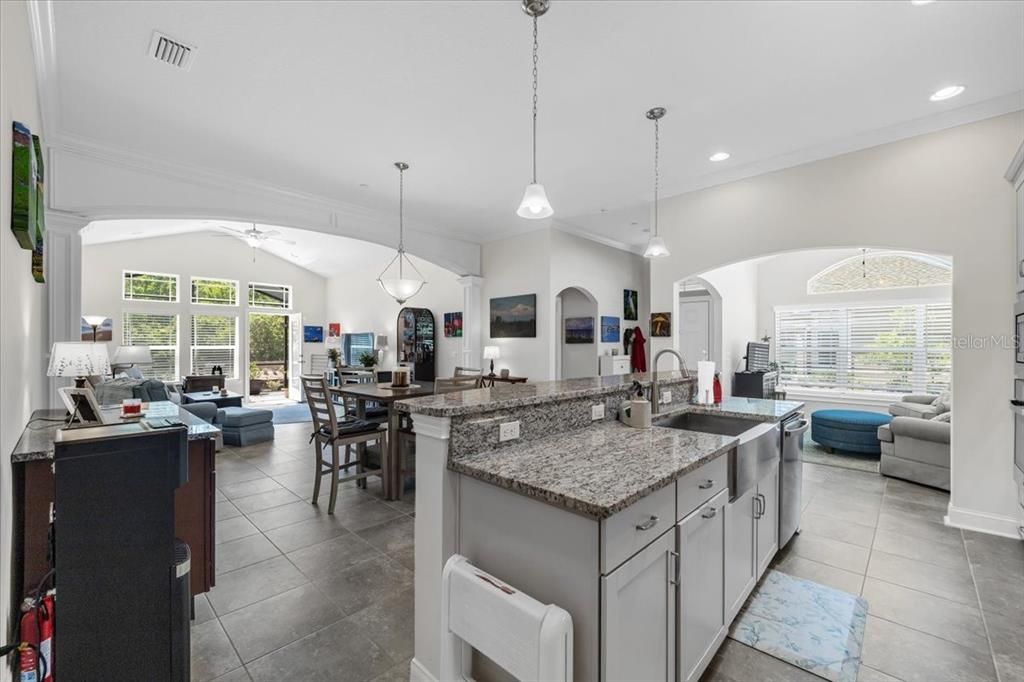 合同活跃: $429,900 (2 贝兹, 2 浴室, 1760 平方英尺)