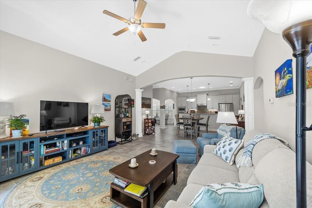 合同活跃: $429,900 (2 贝兹, 2 浴室, 1760 平方英尺)