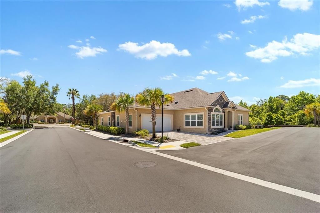 合同活跃: $429,900 (2 贝兹, 2 浴室, 1760 平方英尺)