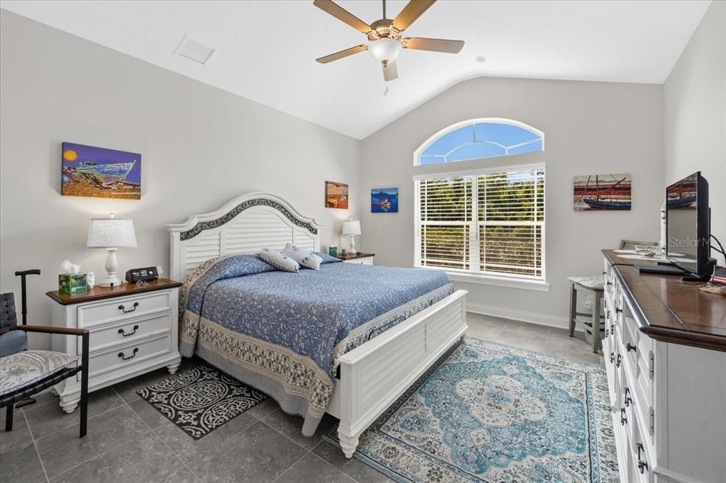 合同活跃: $429,900 (2 贝兹, 2 浴室, 1760 平方英尺)