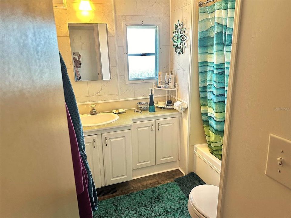 合同活跃: $89,900 (2 贝兹, 2 浴室, 872 平方英尺)