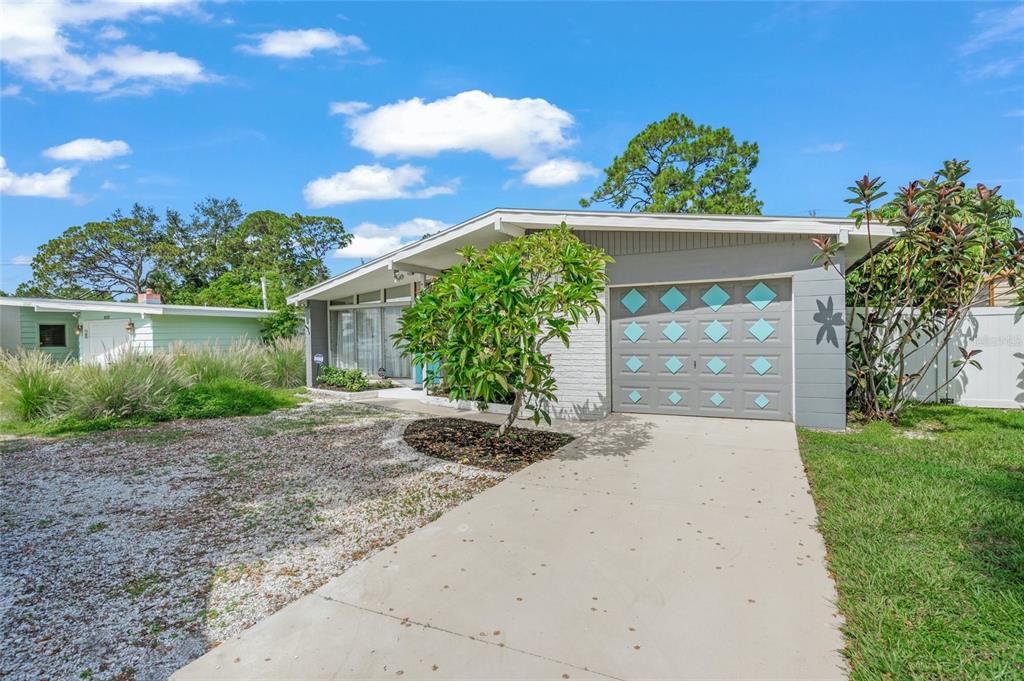 For Sale: $560,000 (2 beds, 2 baths, 1492 Square Feet)