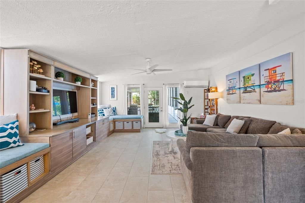 For Sale: $560,000 (2 beds, 2 baths, 1492 Square Feet)