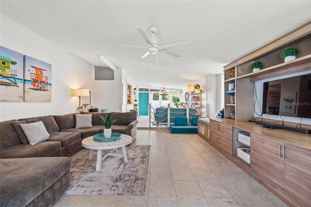 For Sale: $560,000 (2 beds, 2 baths, 1492 Square Feet)