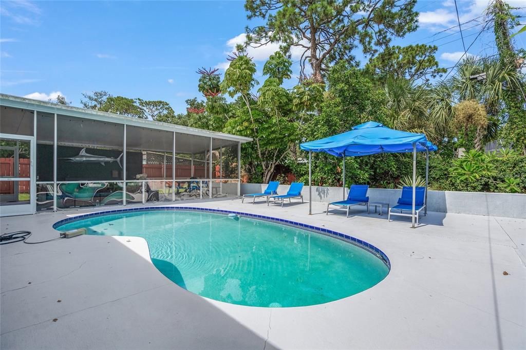 For Sale: $560,000 (2 beds, 2 baths, 1492 Square Feet)