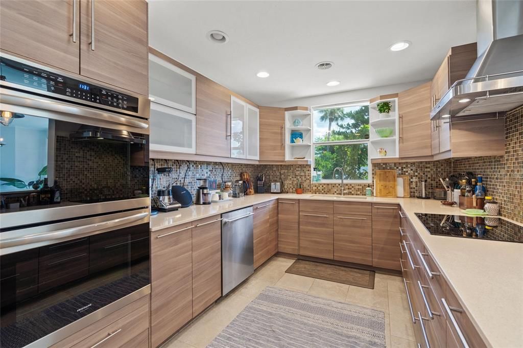 For Sale: $560,000 (2 beds, 2 baths, 1492 Square Feet)