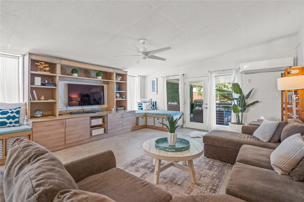 For Sale: $560,000 (2 beds, 2 baths, 1492 Square Feet)