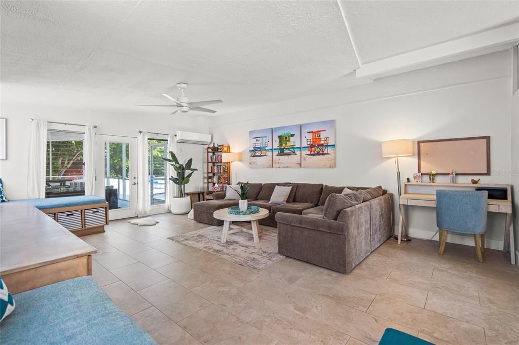 For Sale: $560,000 (2 beds, 2 baths, 1492 Square Feet)