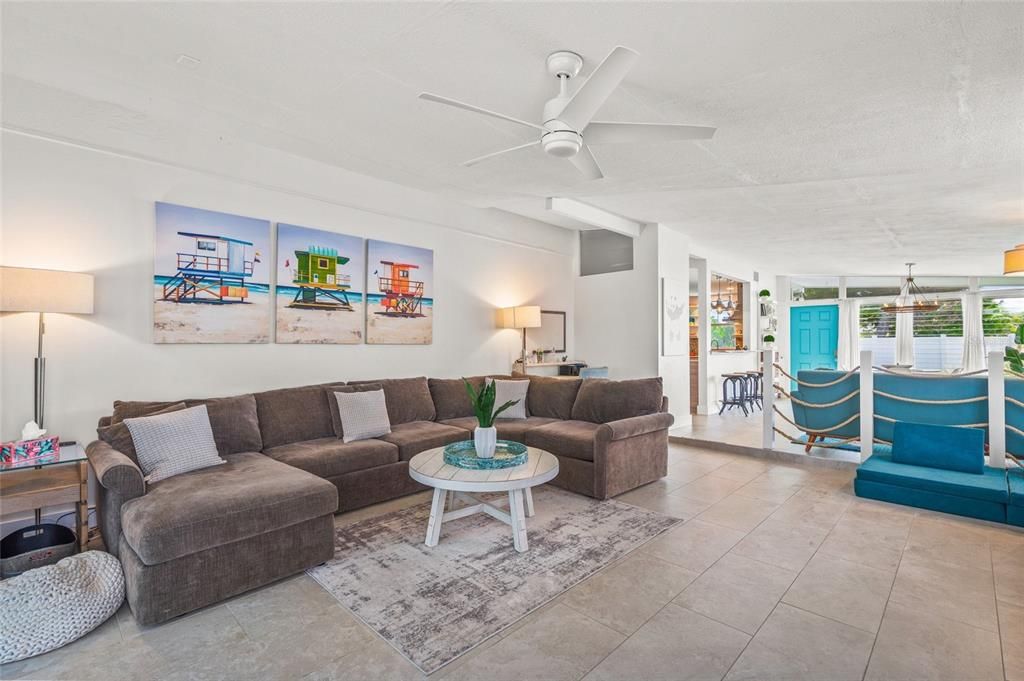 For Sale: $560,000 (2 beds, 2 baths, 1492 Square Feet)