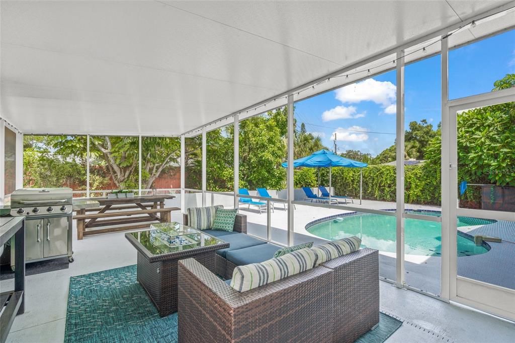 For Sale: $560,000 (2 beds, 2 baths, 1492 Square Feet)