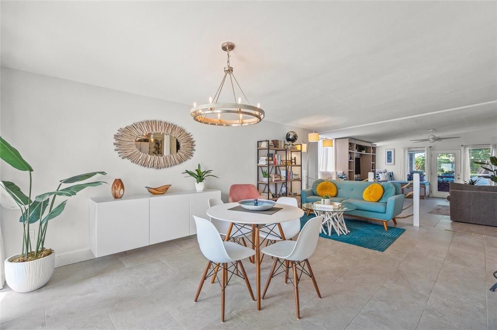 For Sale: $560,000 (2 beds, 2 baths, 1492 Square Feet)