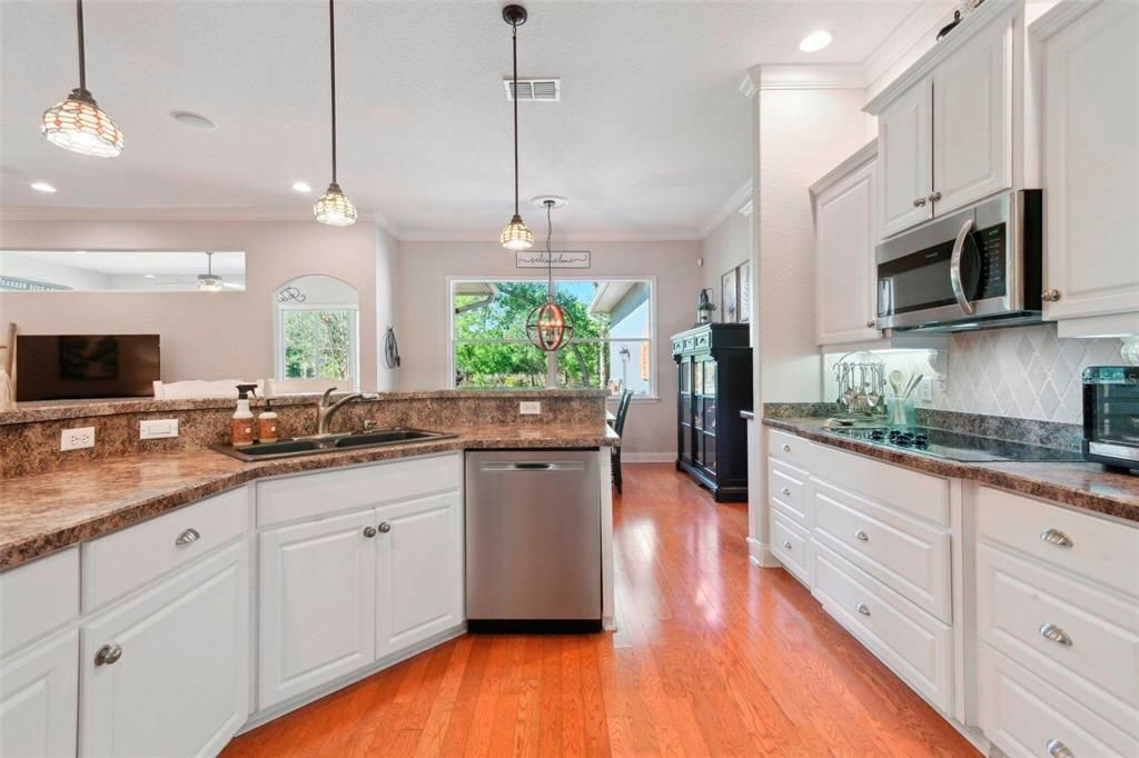 For Sale: $950,000 (4 beds, 4 baths, 3660 Square Feet)