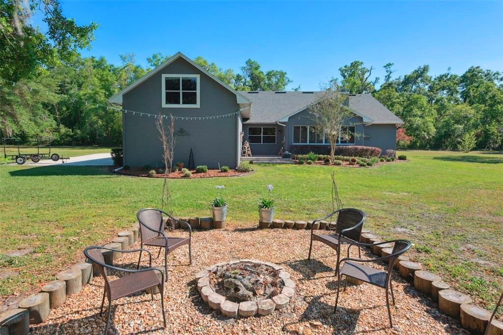 For Sale: $950,000 (4 beds, 4 baths, 3660 Square Feet)