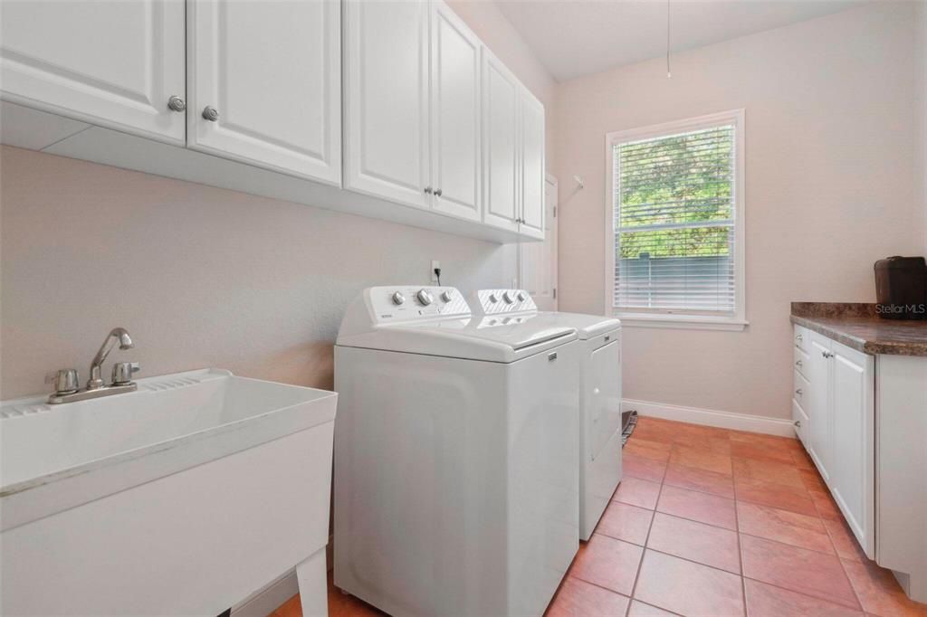 For Sale: $950,000 (4 beds, 4 baths, 3660 Square Feet)