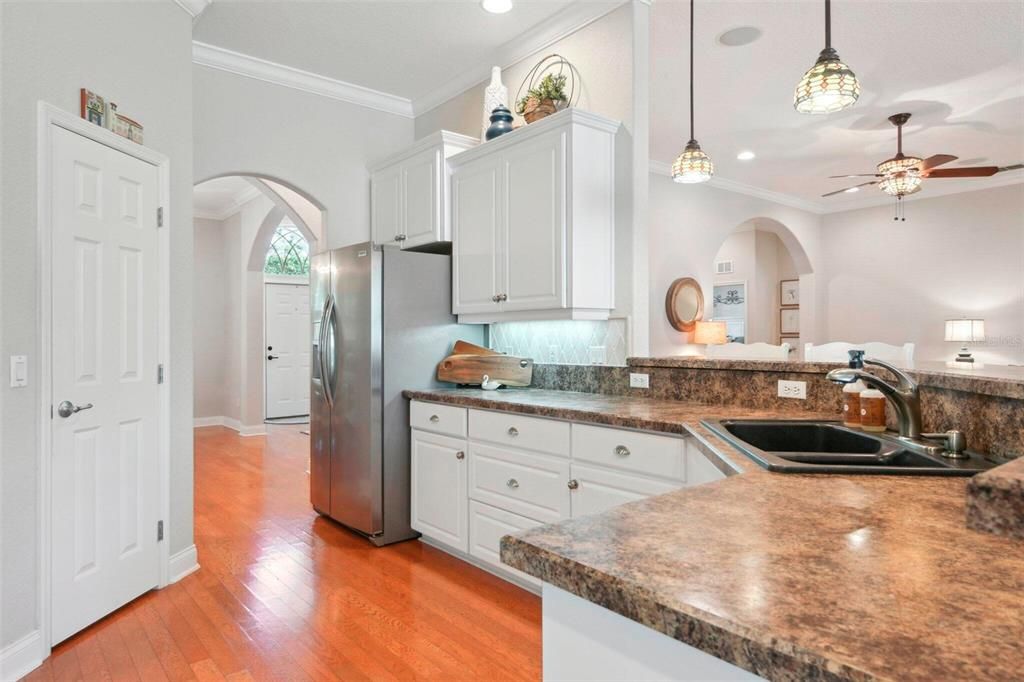 For Sale: $950,000 (4 beds, 4 baths, 3660 Square Feet)