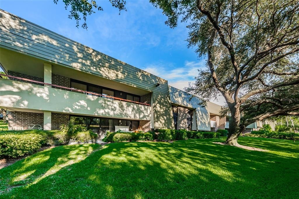 For Sale: $219,900 (1 beds, 1 baths, 825 Square Feet)