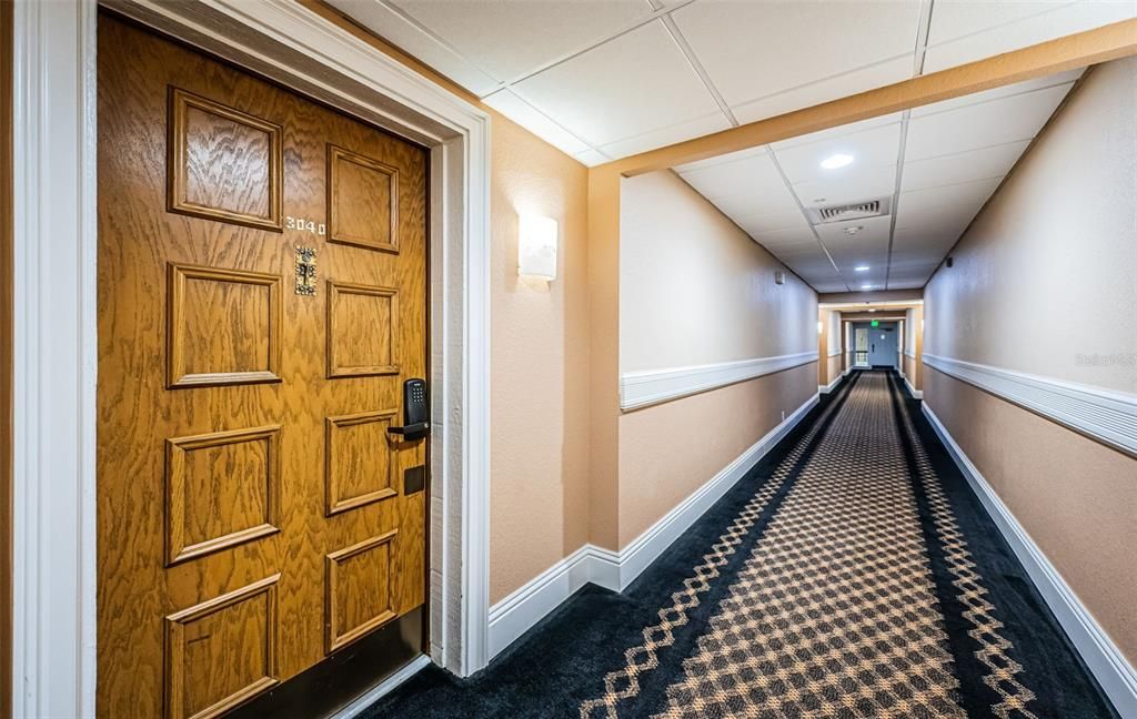 For Sale: $219,900 (1 beds, 1 baths, 825 Square Feet)