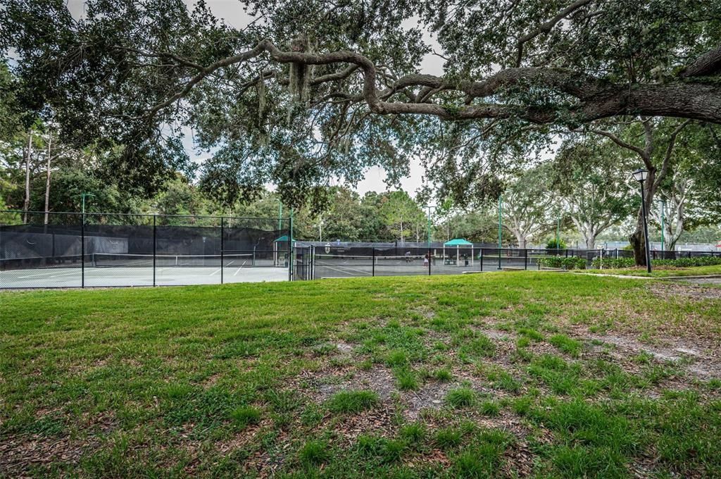 For Sale: $219,900 (1 beds, 1 baths, 825 Square Feet)