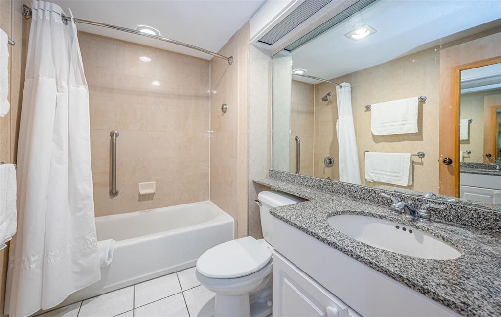 For Sale: $219,900 (1 beds, 1 baths, 825 Square Feet)