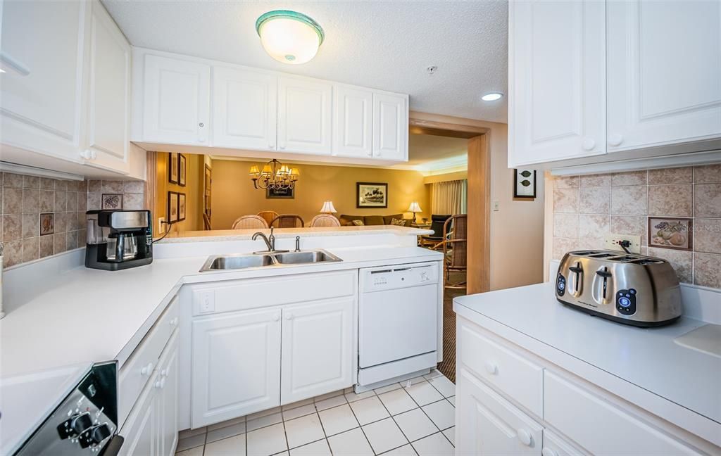 For Sale: $219,900 (1 beds, 1 baths, 825 Square Feet)