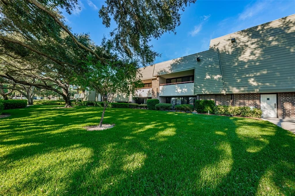 For Sale: $219,900 (1 beds, 1 baths, 825 Square Feet)