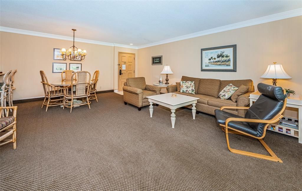 For Sale: $219,900 (1 beds, 1 baths, 825 Square Feet)