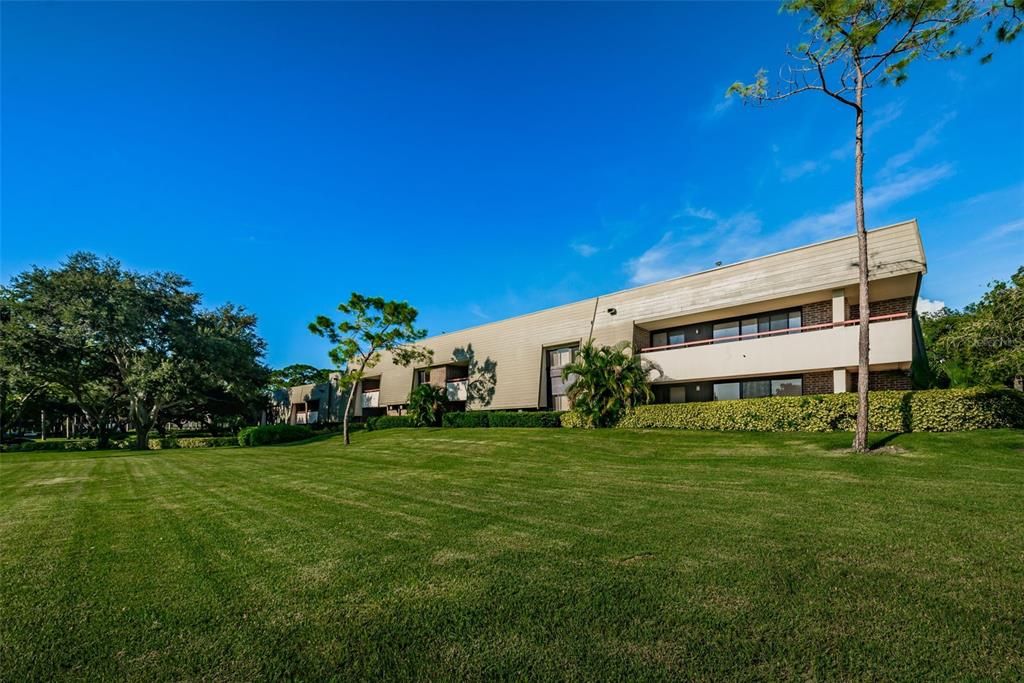 For Sale: $219,900 (1 beds, 1 baths, 825 Square Feet)