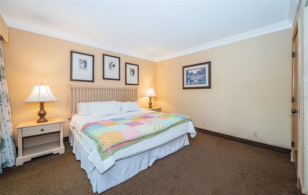 For Sale: $219,900 (1 beds, 1 baths, 825 Square Feet)