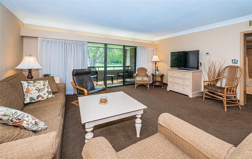 For Sale: $219,900 (1 beds, 1 baths, 825 Square Feet)