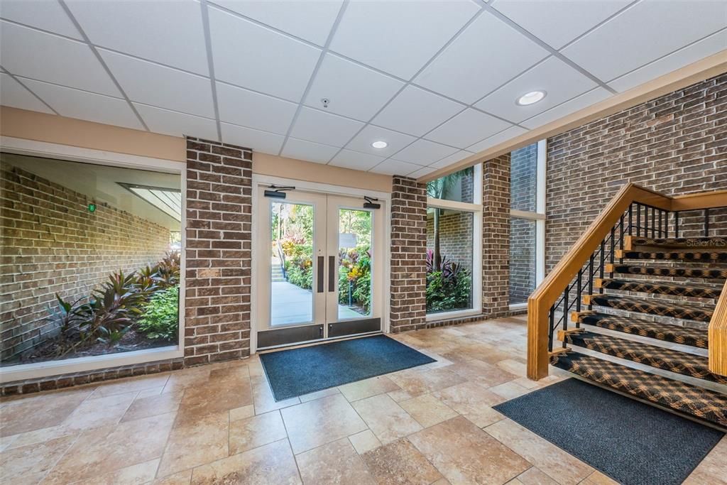 For Sale: $219,900 (1 beds, 1 baths, 825 Square Feet)