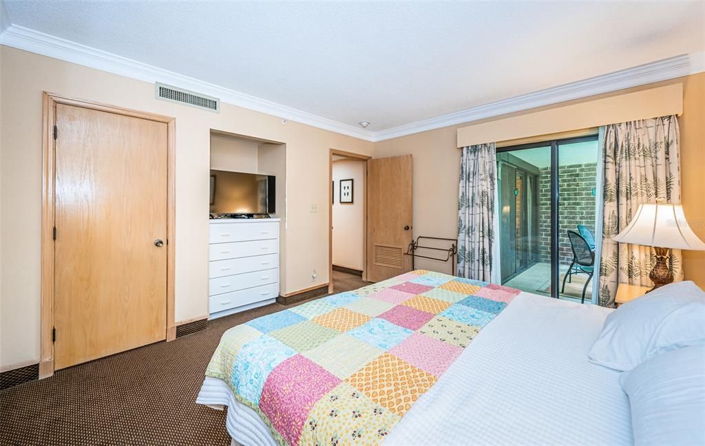 For Sale: $219,900 (1 beds, 1 baths, 825 Square Feet)