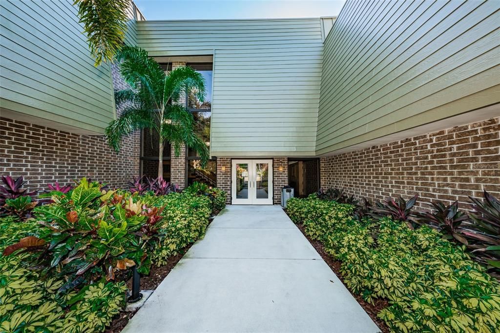 For Sale: $219,900 (1 beds, 1 baths, 825 Square Feet)