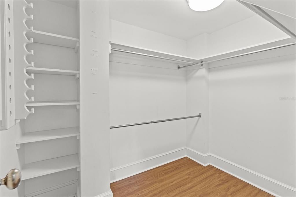 For Sale: $229,000 (2 beds, 2 baths, 1300 Square Feet)