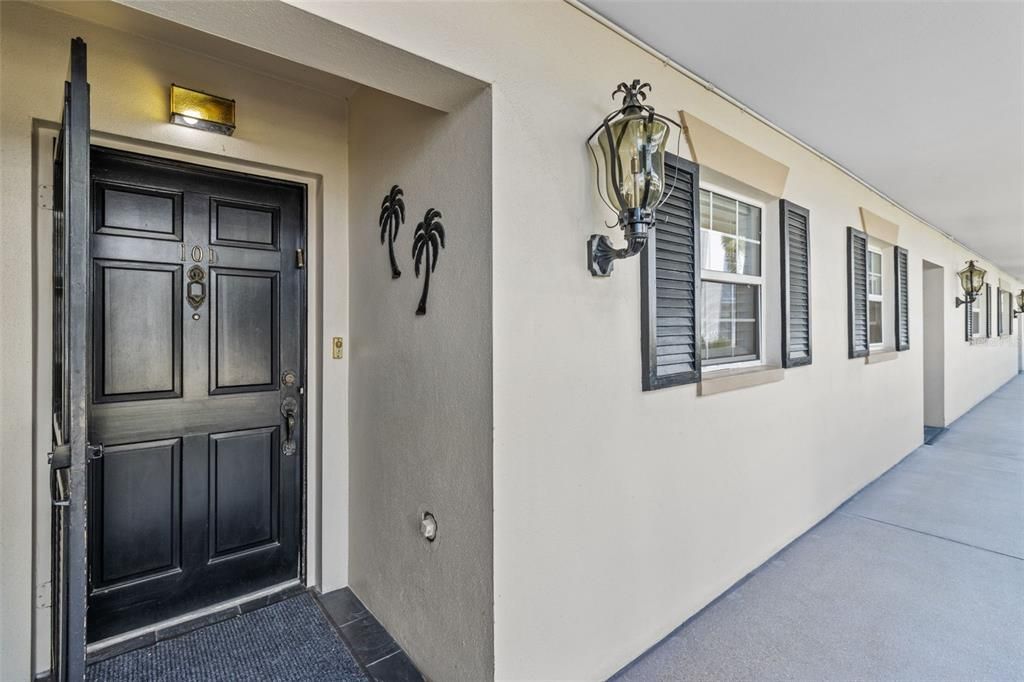 For Sale: $229,000 (2 beds, 2 baths, 1300 Square Feet)