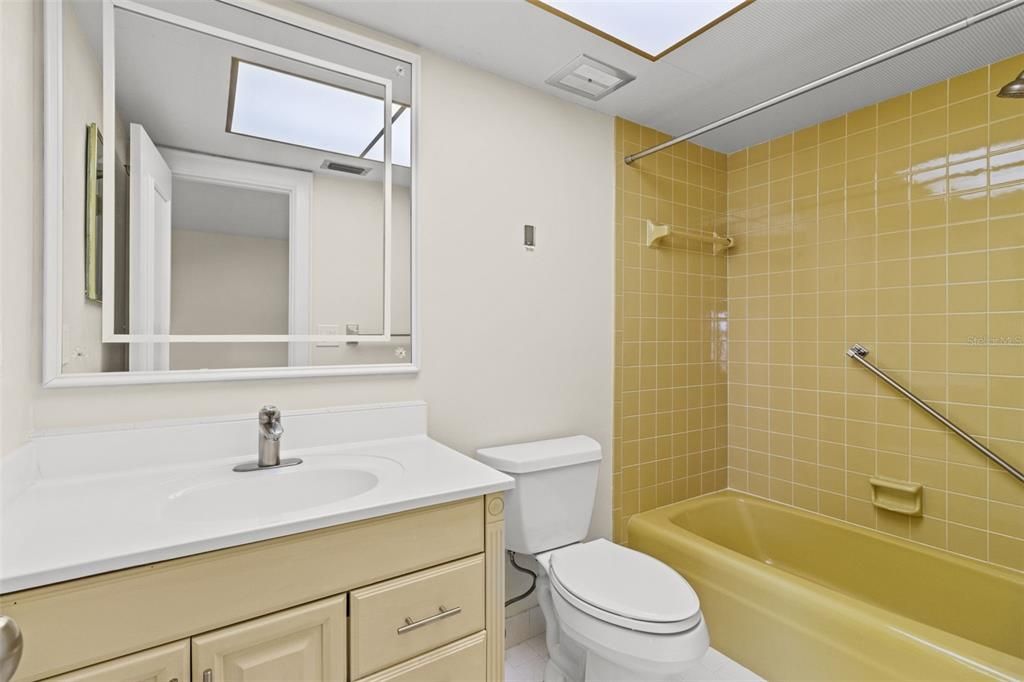 For Sale: $229,000 (2 beds, 2 baths, 1300 Square Feet)