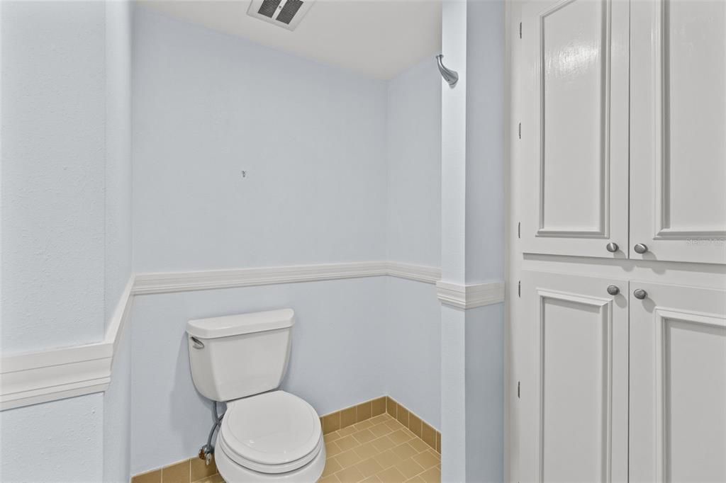 For Sale: $229,000 (2 beds, 2 baths, 1300 Square Feet)