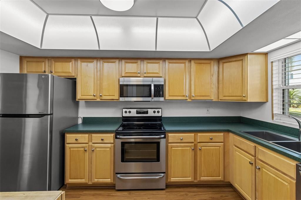 For Sale: $229,000 (2 beds, 2 baths, 1300 Square Feet)