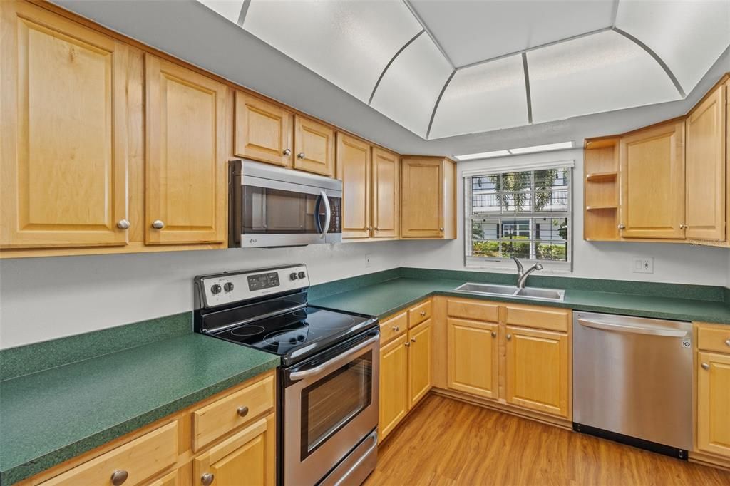 For Sale: $229,000 (2 beds, 2 baths, 1300 Square Feet)