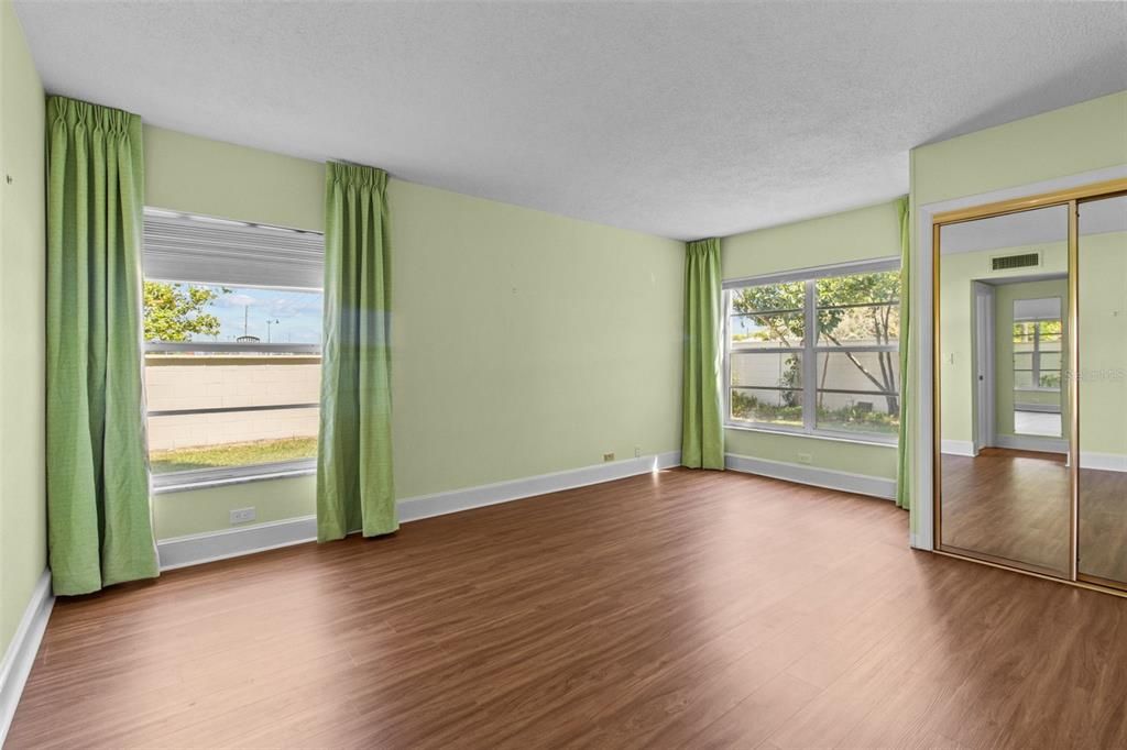 For Sale: $229,000 (2 beds, 2 baths, 1300 Square Feet)