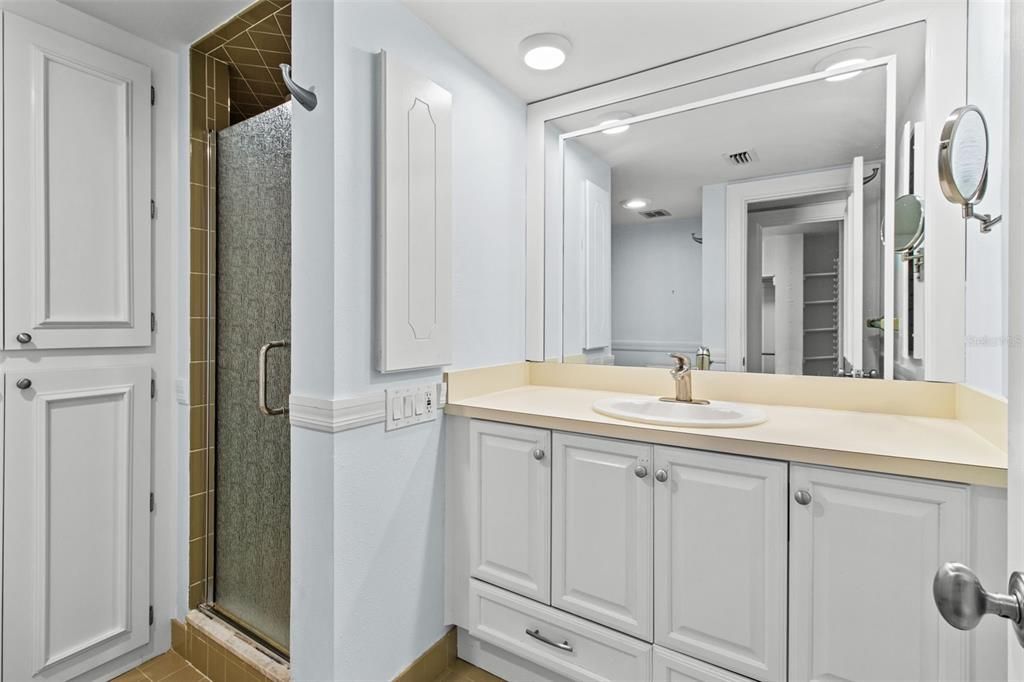 For Sale: $229,000 (2 beds, 2 baths, 1300 Square Feet)