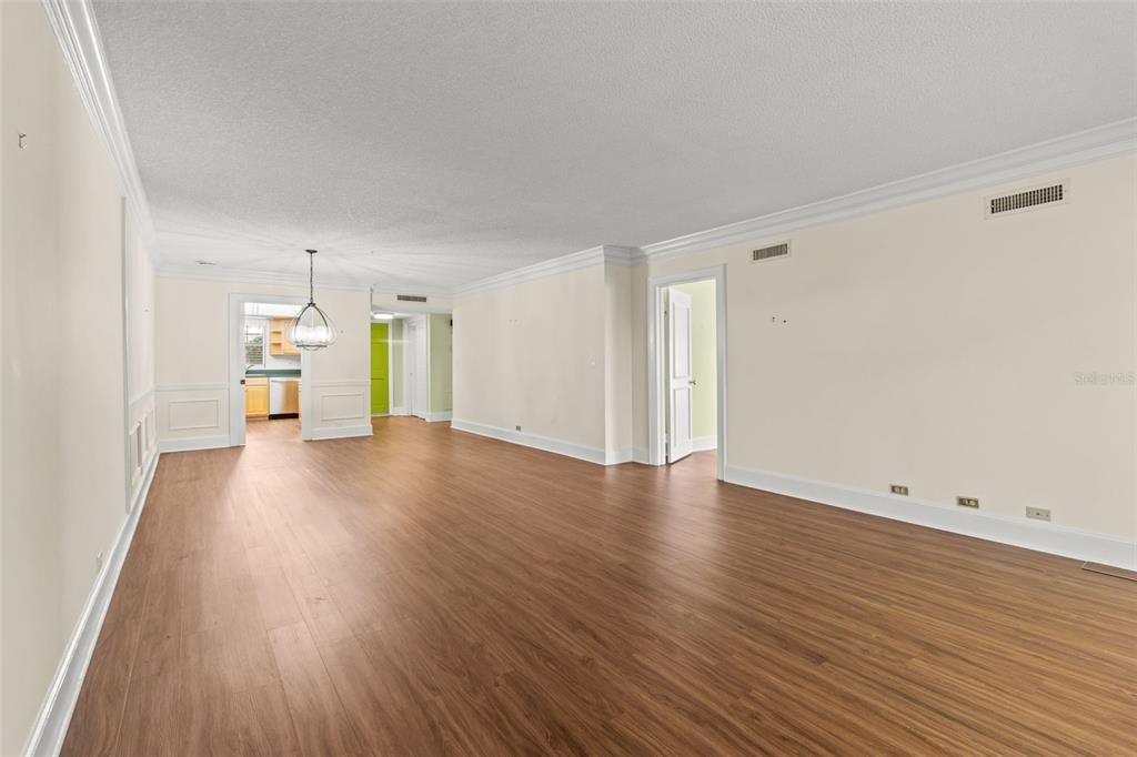 For Sale: $229,000 (2 beds, 2 baths, 1300 Square Feet)