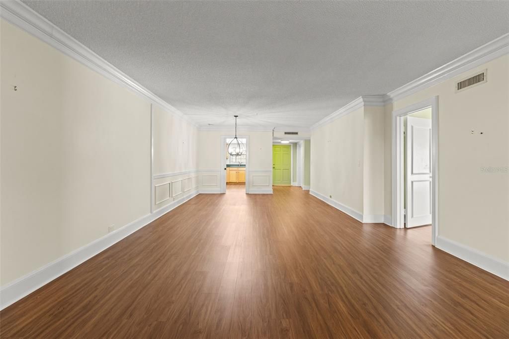 For Sale: $229,000 (2 beds, 2 baths, 1300 Square Feet)