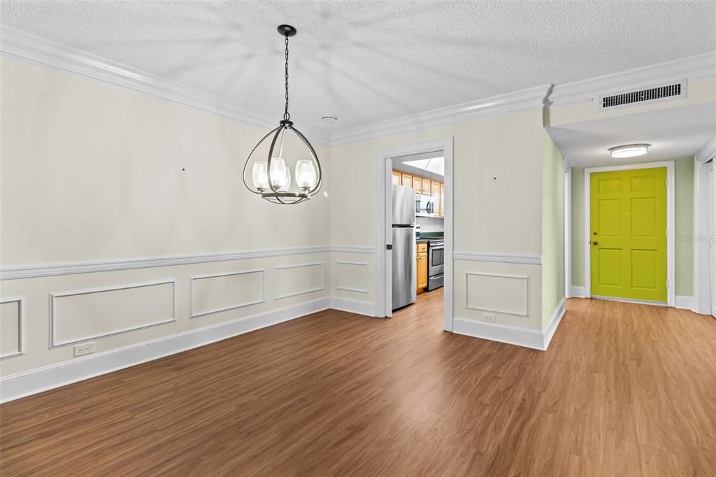 For Sale: $229,000 (2 beds, 2 baths, 1300 Square Feet)