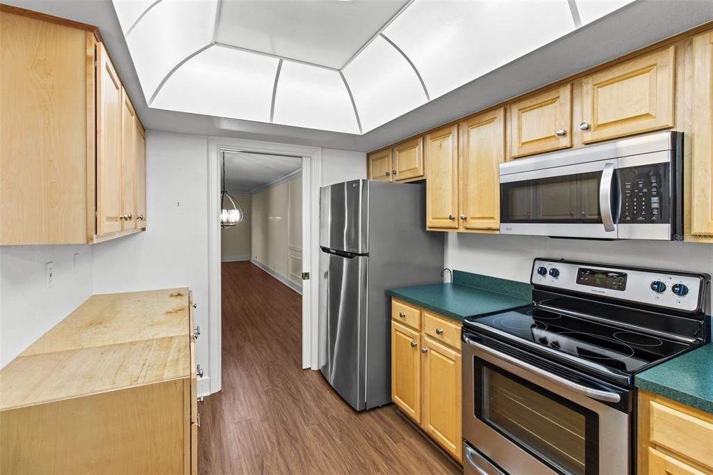 For Sale: $229,000 (2 beds, 2 baths, 1300 Square Feet)