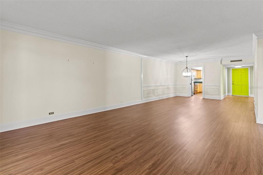 For Sale: $229,000 (2 beds, 2 baths, 1300 Square Feet)