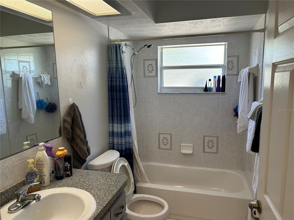 合同活跃: $525,000 (5 贝兹, 3 浴室, 3308 平方英尺)