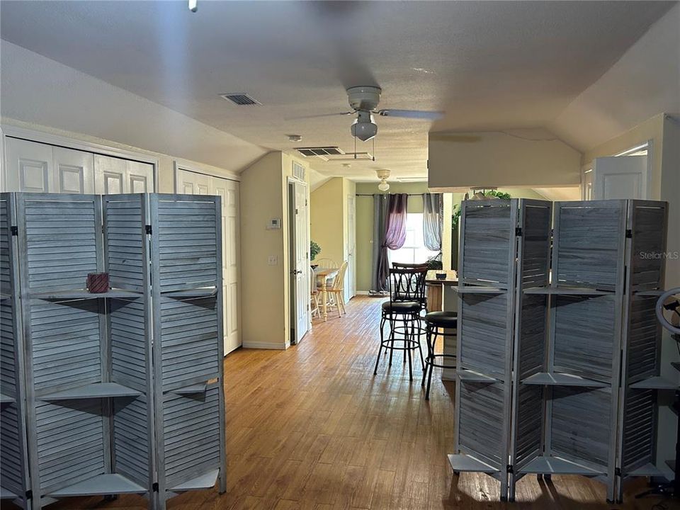 合同活跃: $525,000 (5 贝兹, 3 浴室, 3308 平方英尺)