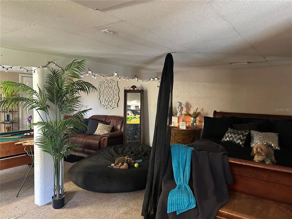 合同活跃: $525,000 (5 贝兹, 3 浴室, 3308 平方英尺)